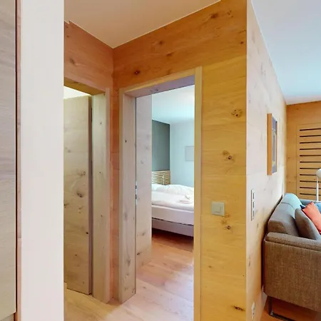 Abitaziun Traval - *